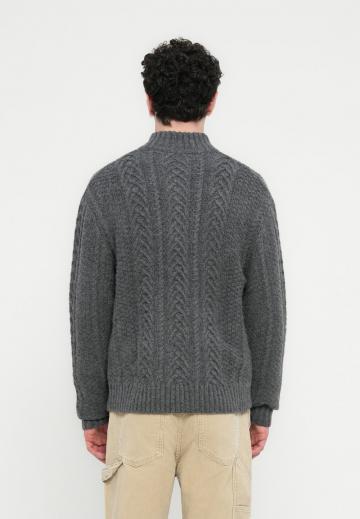 Вязаная кофта