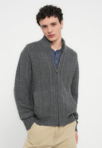 Вязаная кофта