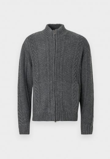 Вязаная кофта