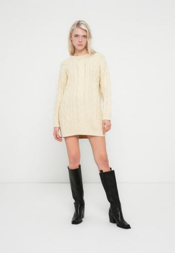 Вязаное платье