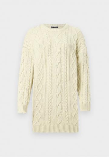 Вязаное платье