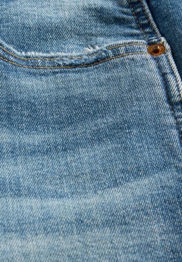 Узкие джинсы