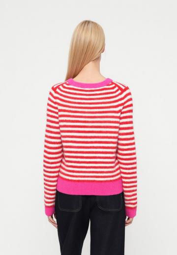 Пуловер в полоску