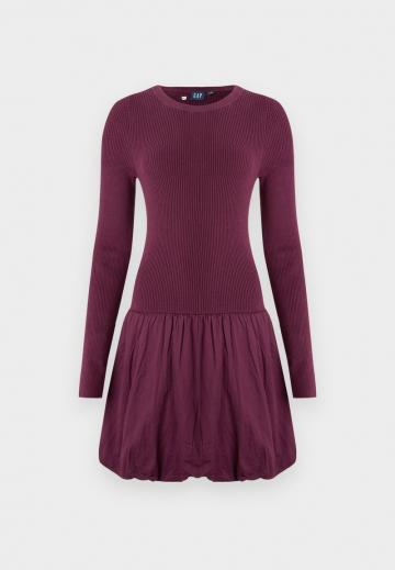 Вязаное платье