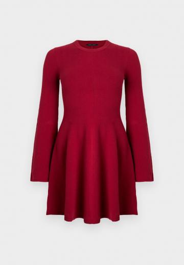 Вязаное платье