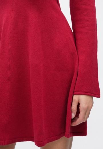 Вязаное платье