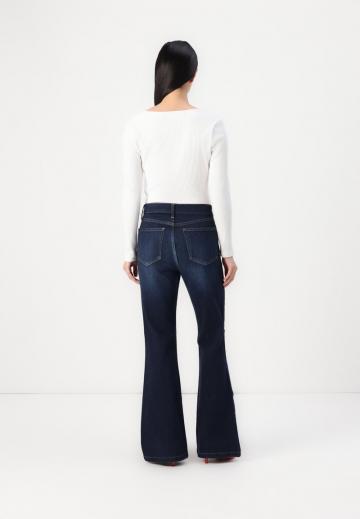 Клешеные джинсы