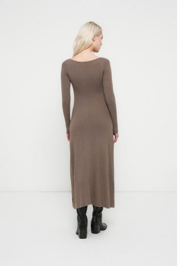 Вязаное платье
