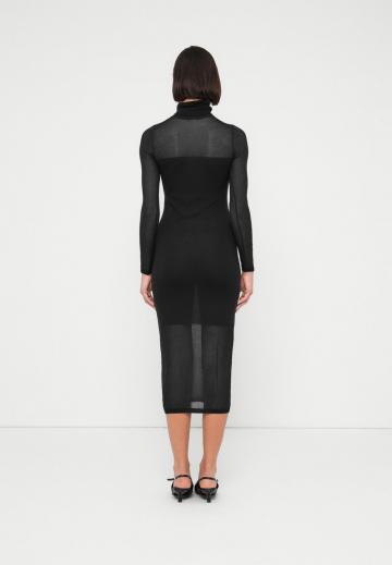 Вязаное платье