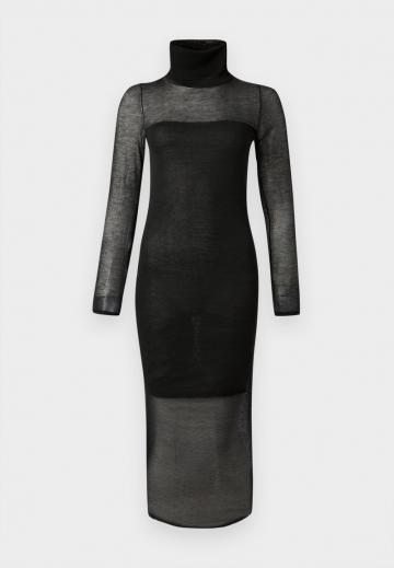 Вязаное платье