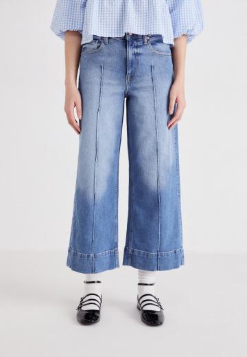 Короткие джинсы