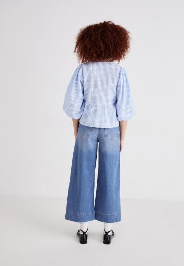 Короткие джинсы