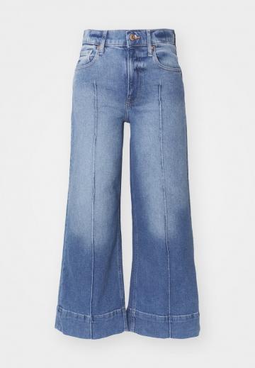 Короткие джинсы