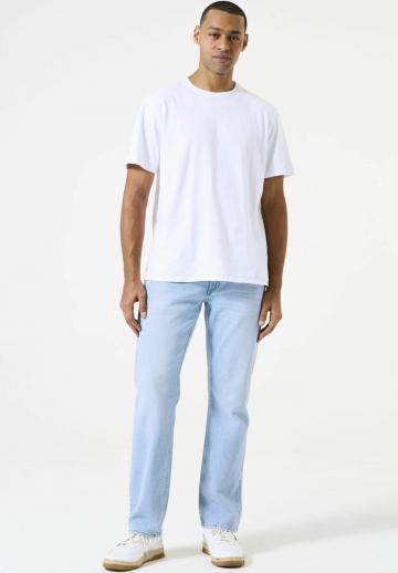 Прямые джинсы