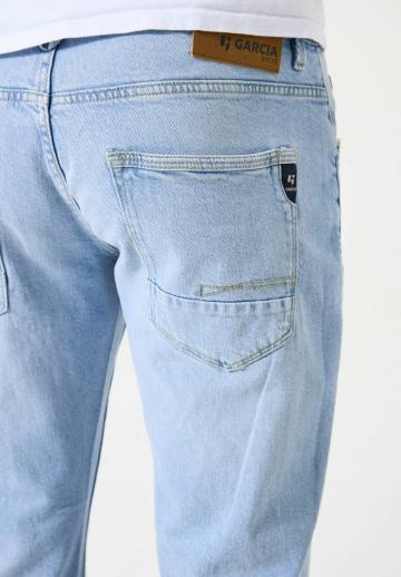 Прямые джинсы