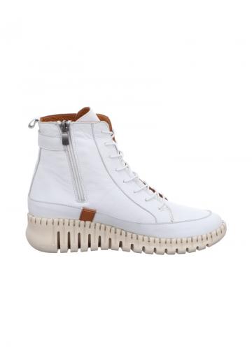 Ботинки на шнуровке