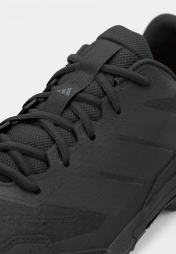 Походные кроссовки