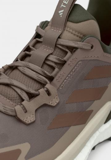 Походные ботинки