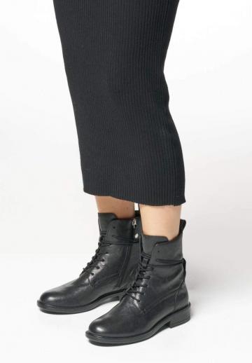 Ботинки на шнуровке