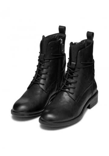 Ботинки на шнуровке