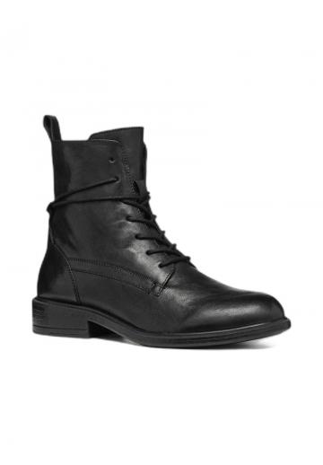 Ботинки на шнуровке