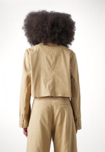 Блейзер с накладными карманами