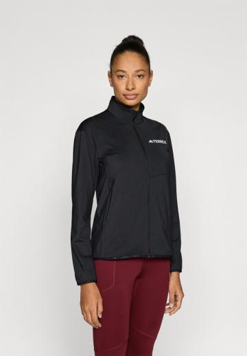 Спортивная куртка