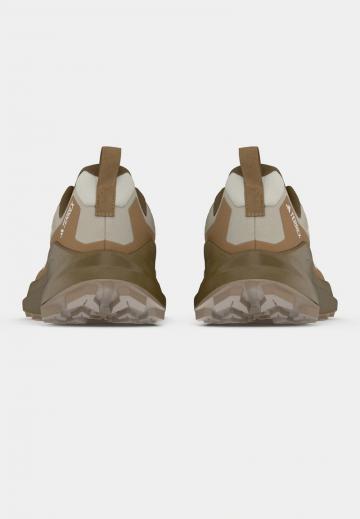 Походные кроссовки