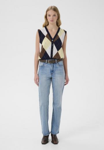 Вязаный жилет