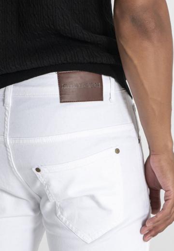 Узкие джинсы