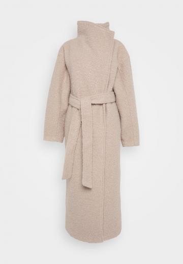 Шерстяное пальто