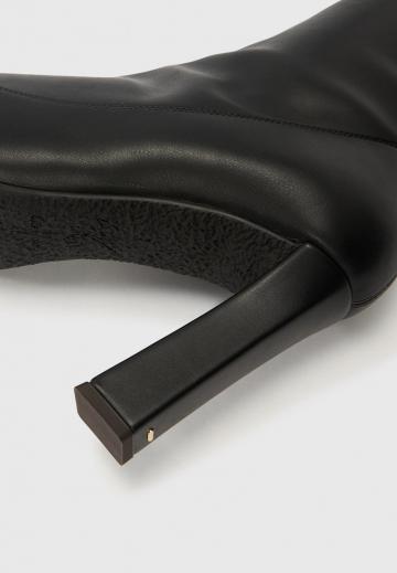 Высокие сапоги