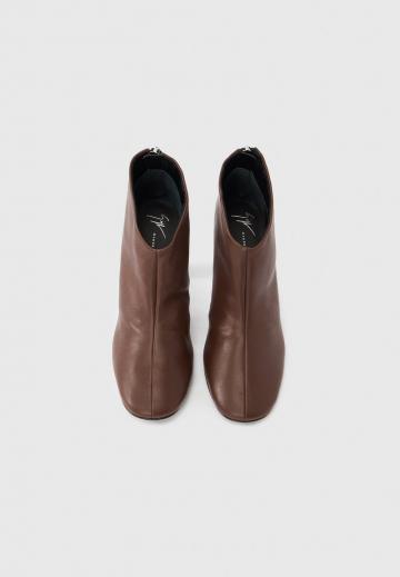 Высокие сапоги