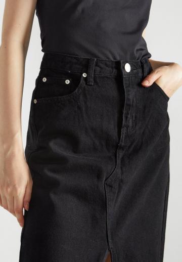 Юбка с накладными карманами