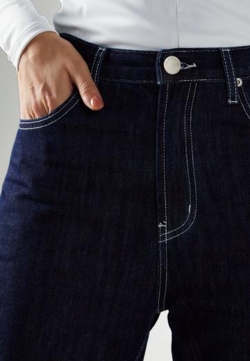 Короткие джинсы