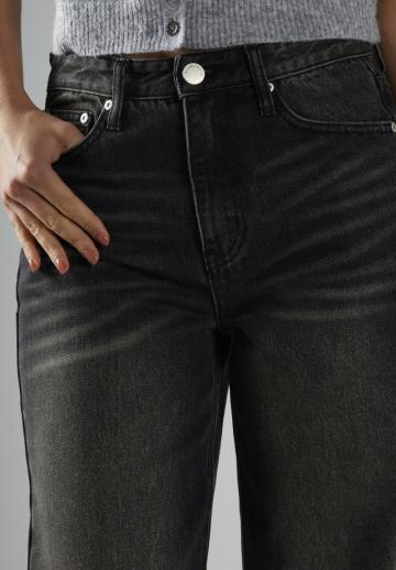 Клешеные джинсы