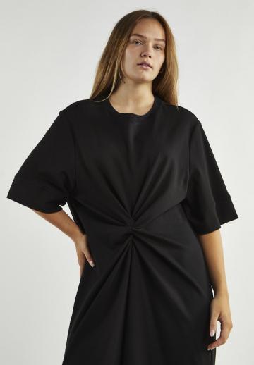 Вязаное платье