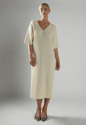 Вязаное платье