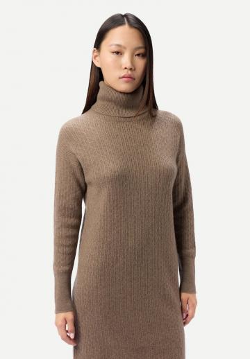 Вязаное платье