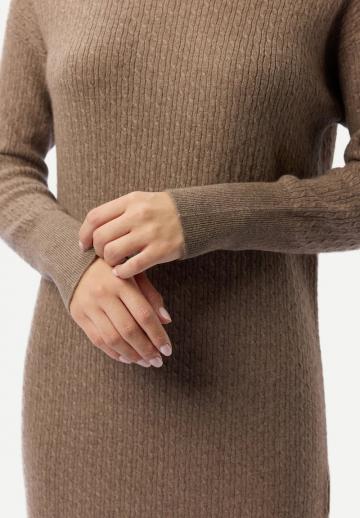 Вязаное платье