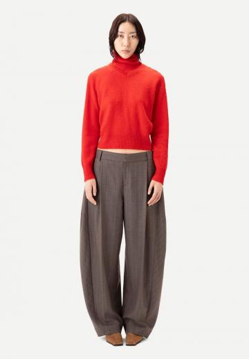 Пуловер с вырезом V