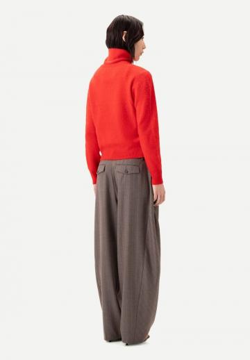 Пуловер с вырезом V