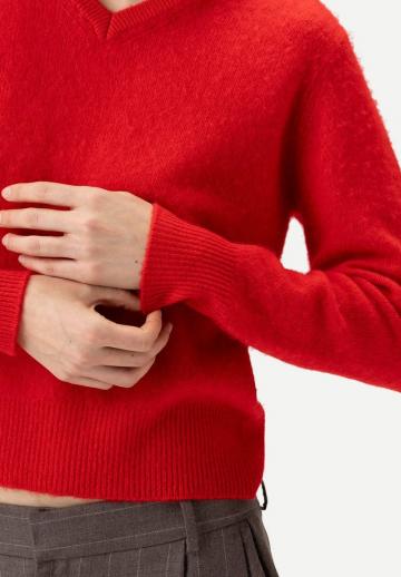 Пуловер с вырезом V