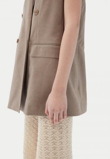 Длинный жилет