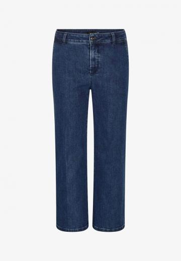 Короткие джинсы