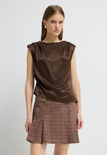 Блузка без рукавов