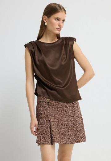 Блузка без рукавов