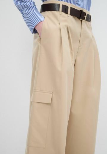 Брюки с накладными карманами