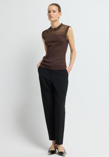 Блузка без рукавов