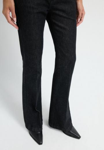 Клешеные джинсы